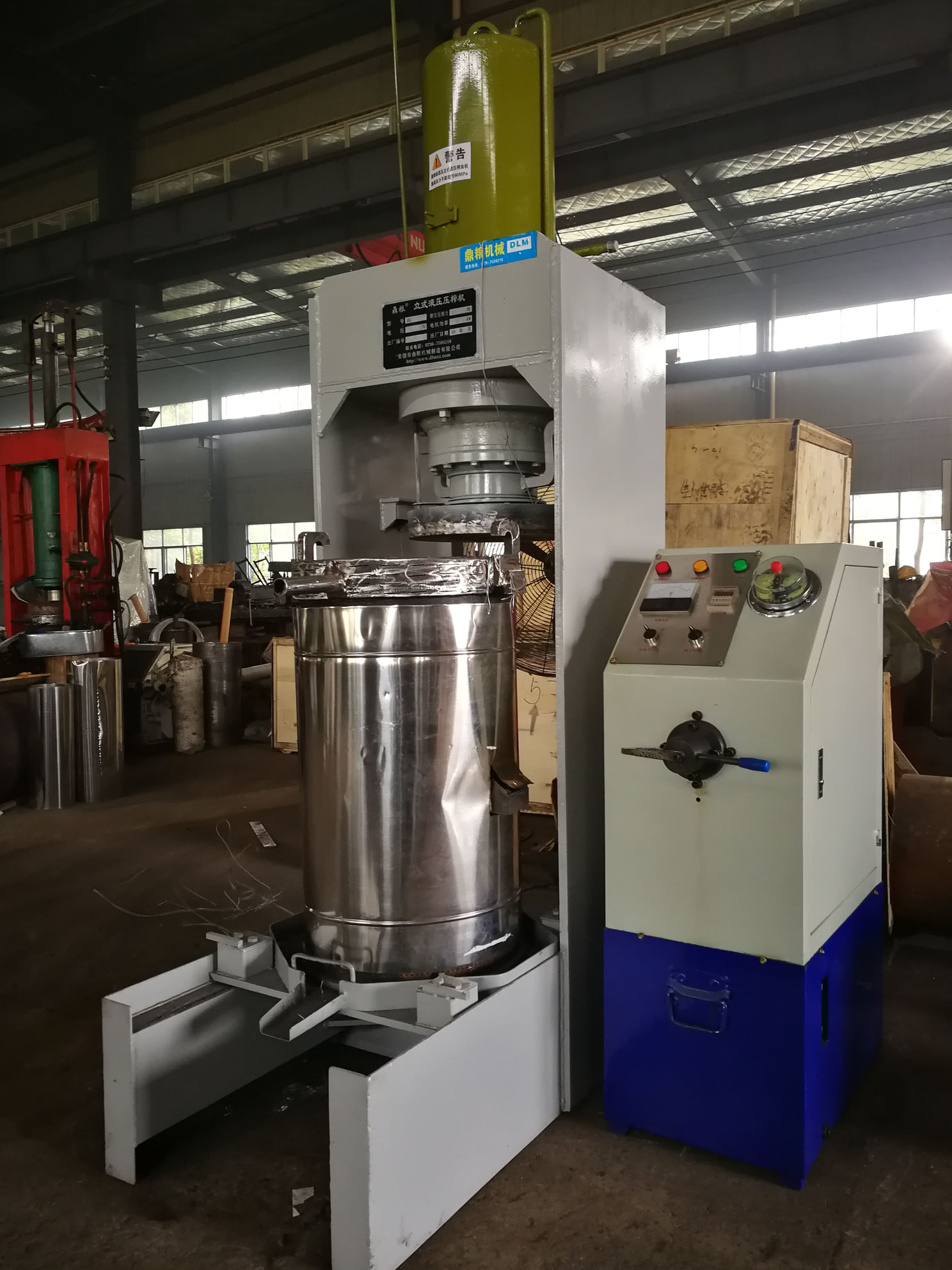 不銹鋼超高壓立式液壓壓榨機，果汁壓榨機，果渣壓榨機，藥材壓榨，油渣處理，白土壓榨